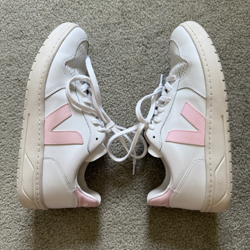 Veja V-10 Sneakers size 40